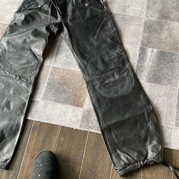 Black leather cargo pants. Genuine leather. Size extra small/27. - Picture 2 of 7